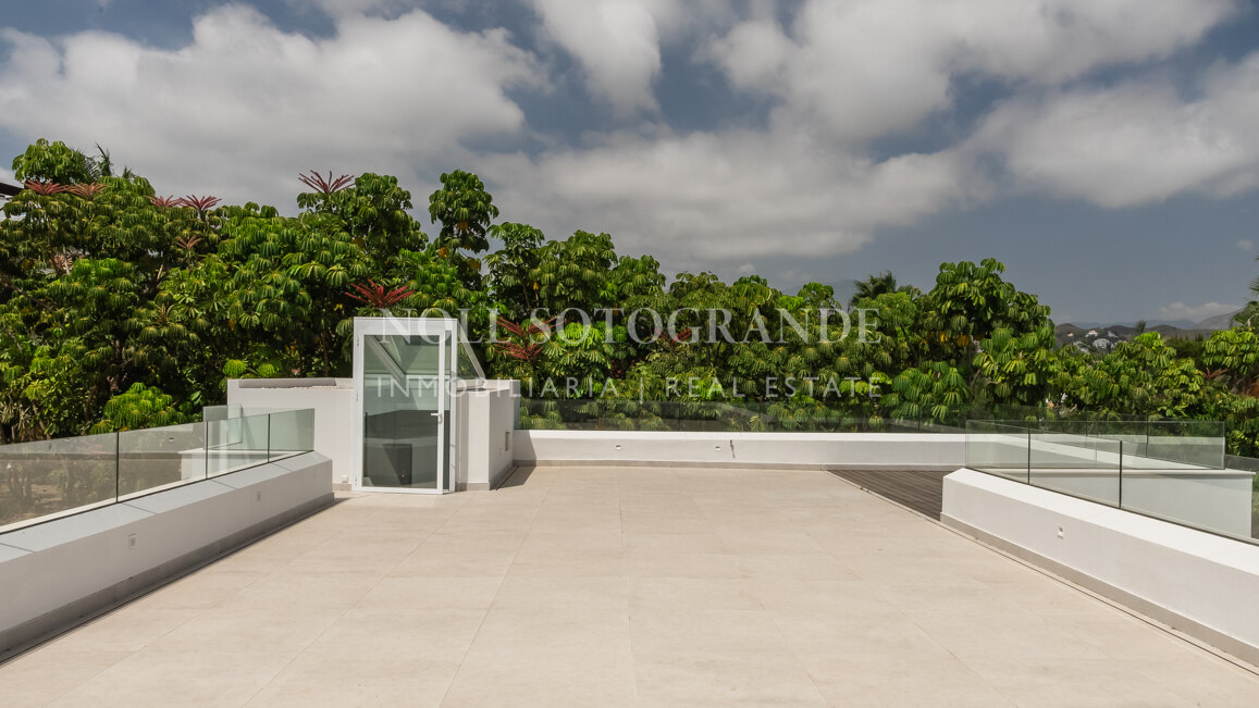 Luxury golf villa in Nueva Andalucia's Golf Valley, Marbella