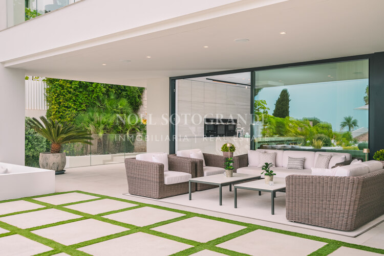 Luxury golf villa in Nueva Andalucia's Golf Valley, Marbella