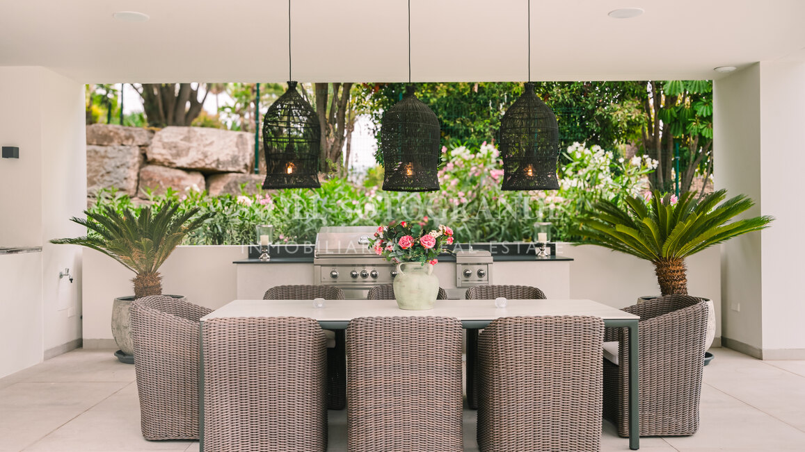 Luxury golf villa in Nueva Andalucia's Golf Valley, Marbella