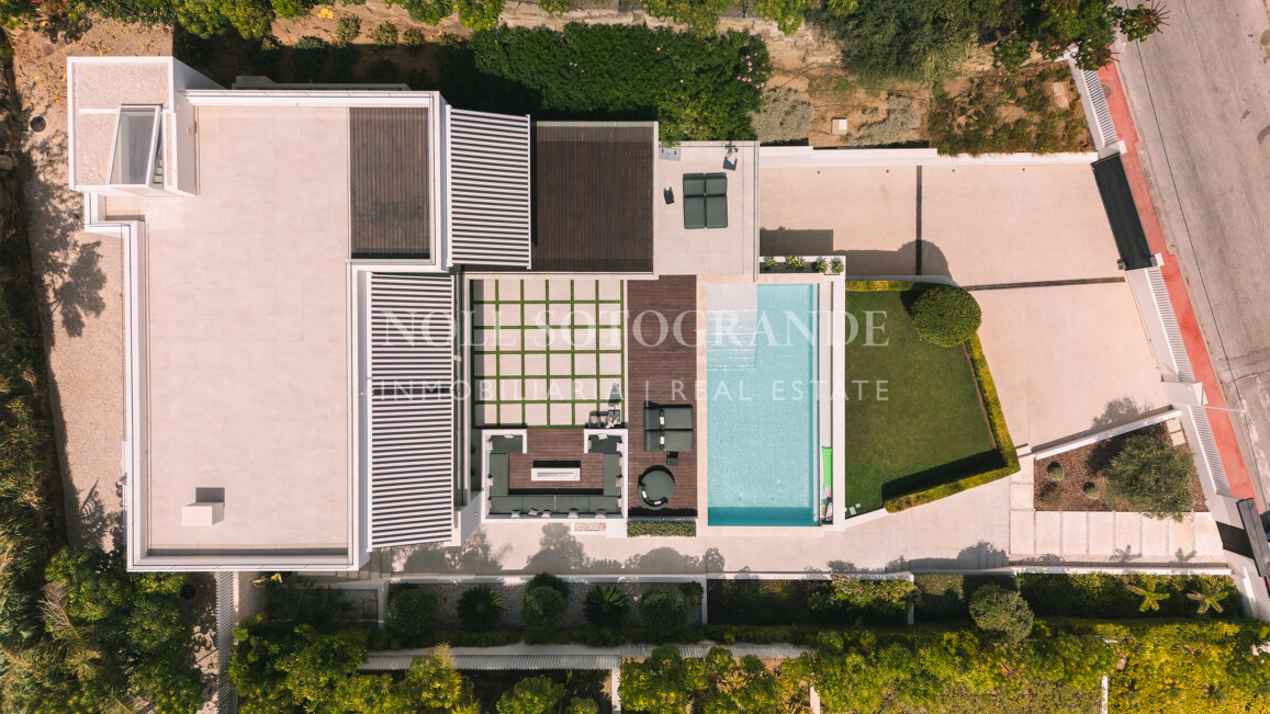 Luxury golf villa in Nueva Andalucia's Golf Valley, Marbella