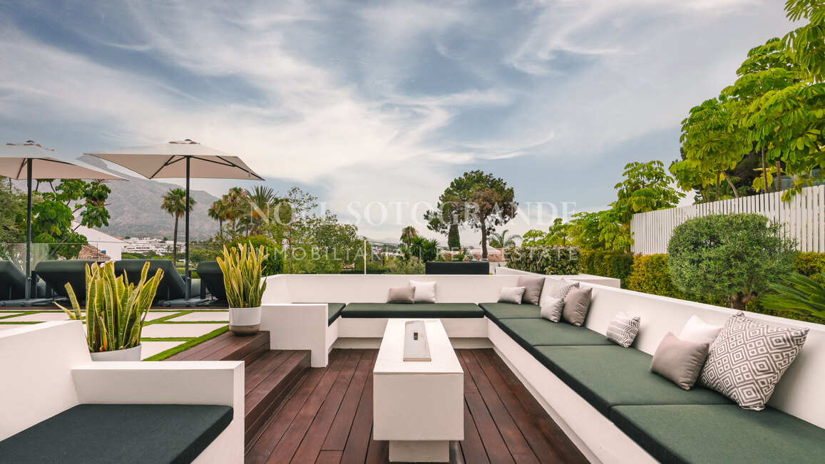 Luxury golf villa in Nueva Andalucia's Golf Valley, Marbella