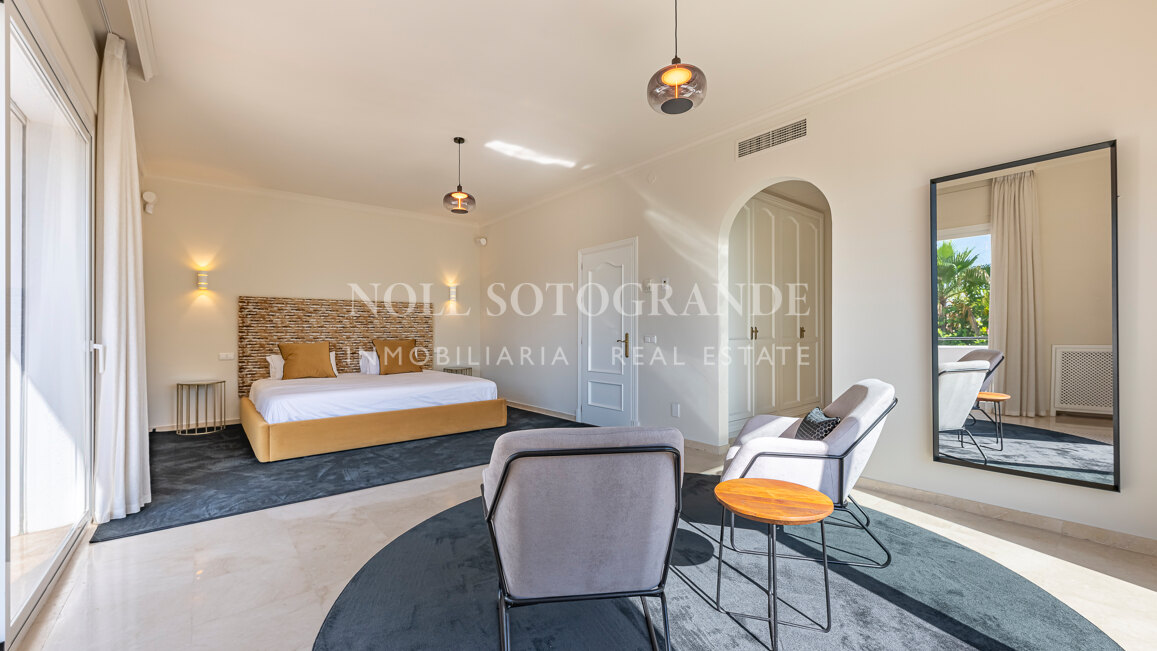 Frontline golf 5-bed villa in La Reserva de La Quinta