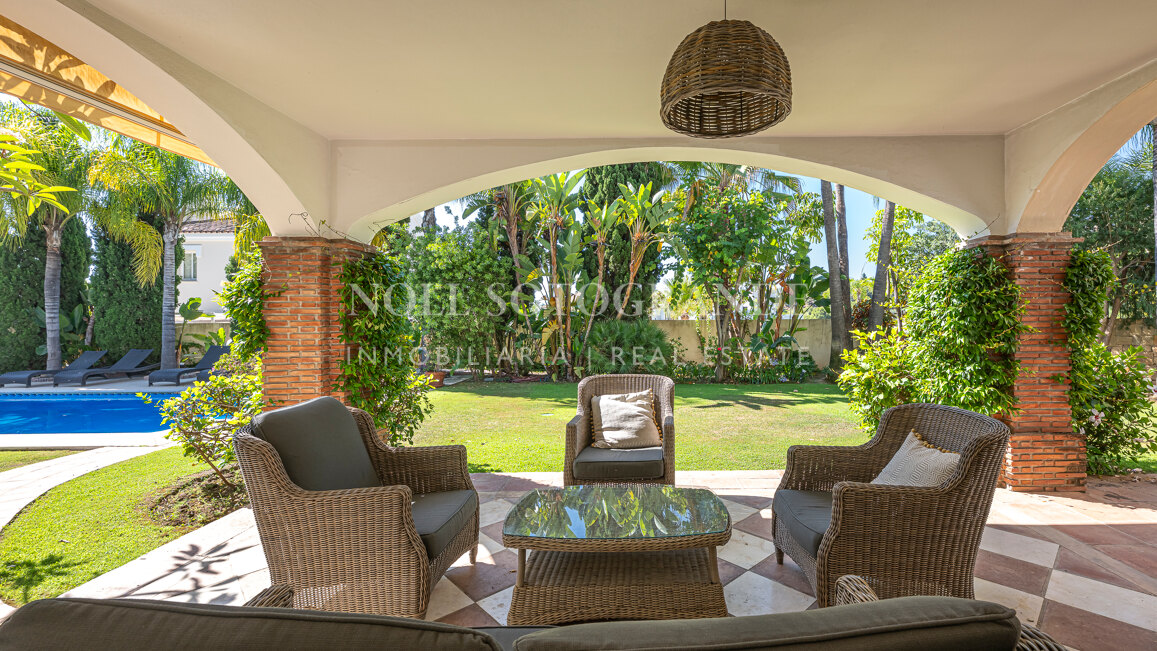 Frontline golf 5-bed villa in La Reserva de La Quinta