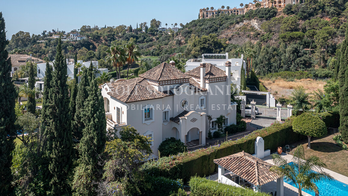 Frontline golf 5-bed villa in La Reserva de La Quinta
