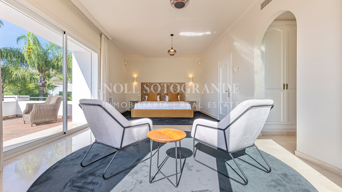 Frontline golf 5-bed villa in La Reserva de La Quinta