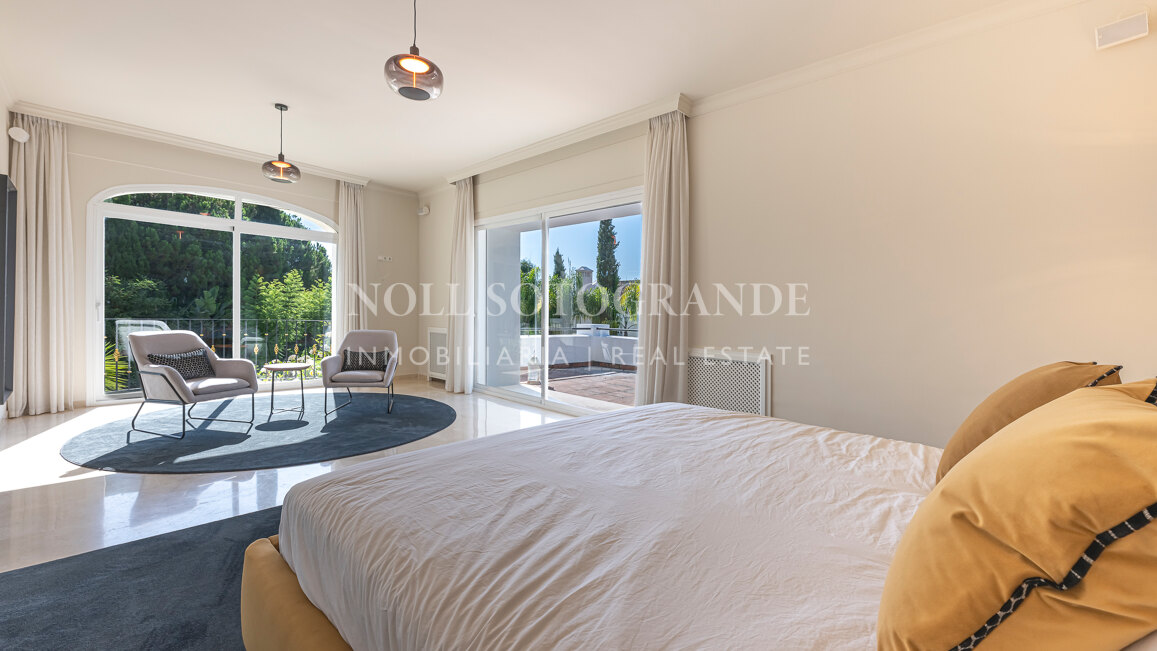 Frontline golf 5-bed villa in La Reserva de La Quinta