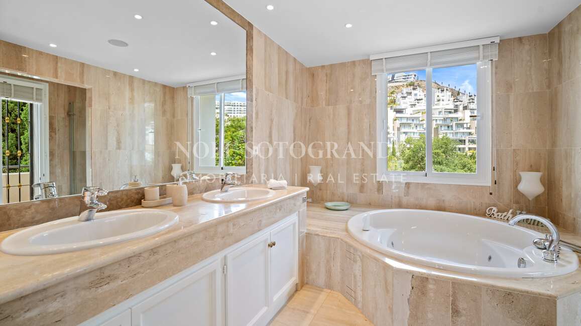 Villa zum Verkauf in La Reserva de la Quinta, Benahavis