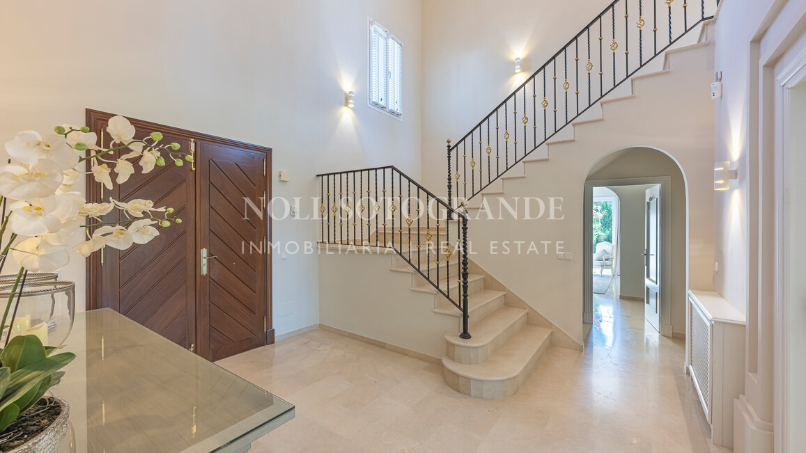 Frontline golf 5-bed villa in La Reserva de La Quinta