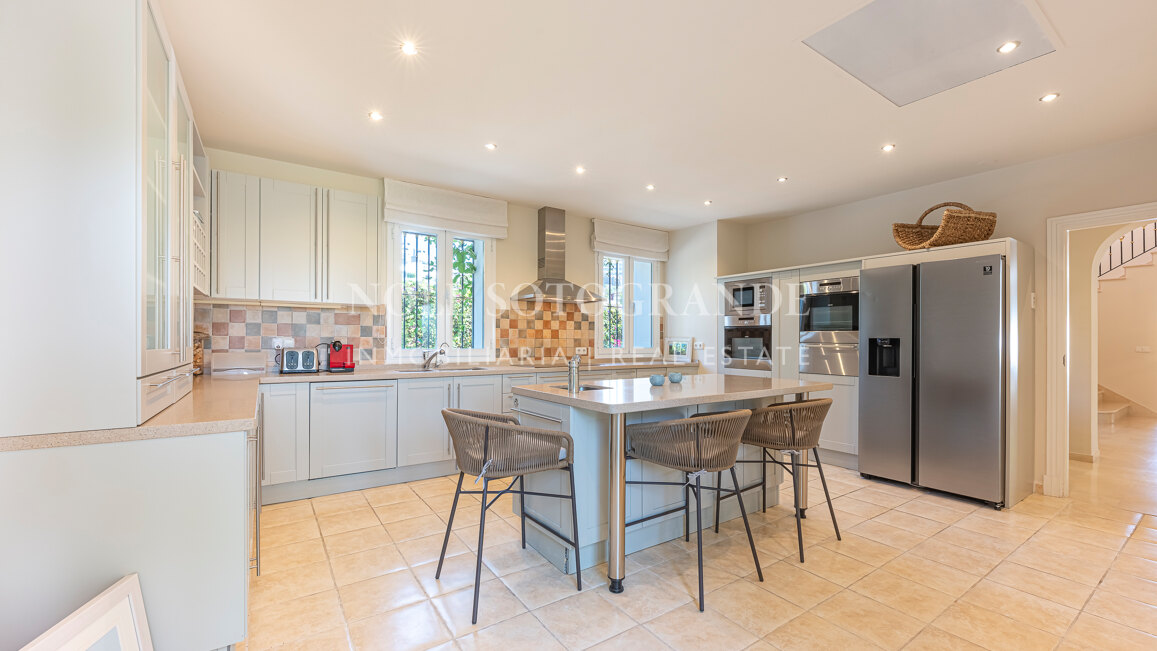 Frontline golf 5-bed villa in La Reserva de La Quinta