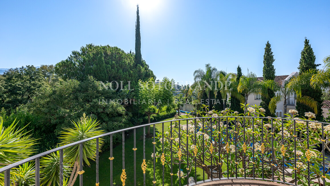 Frontline golf 5-bed villa in La Reserva de La Quinta