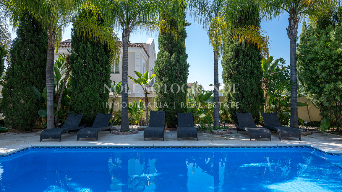 Frontline golf 5-bed villa in La Reserva de La Quinta
