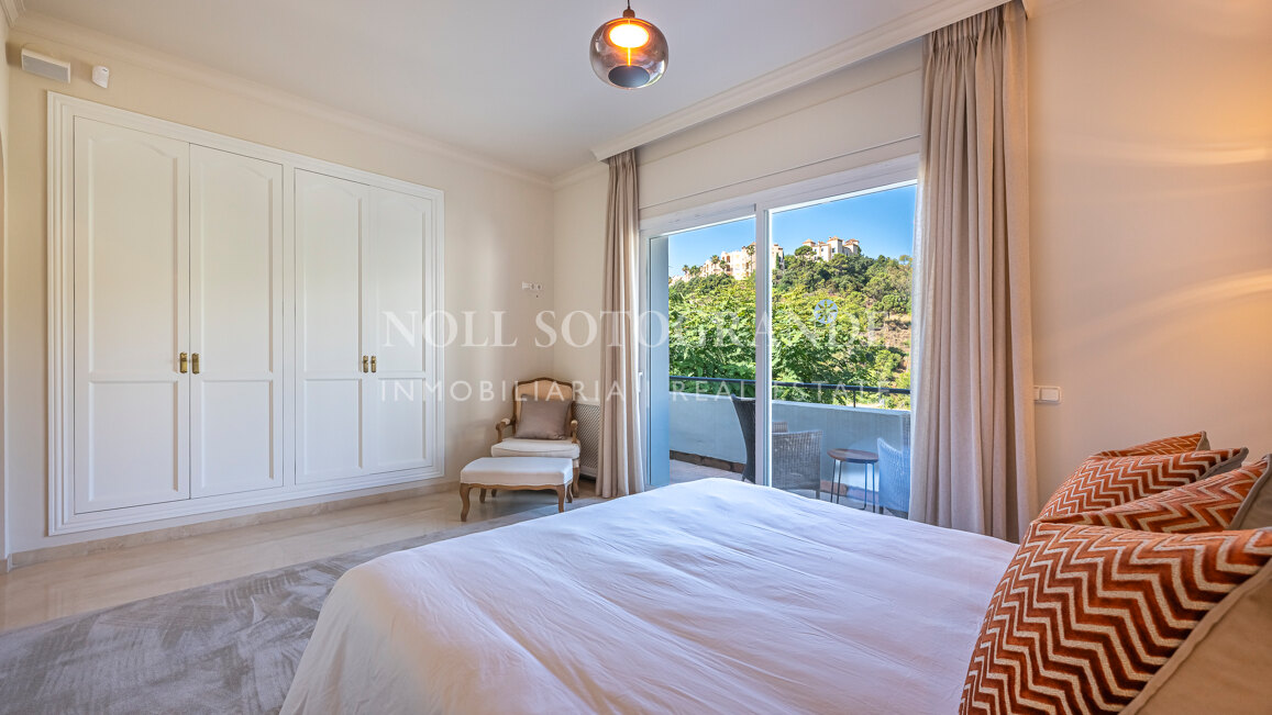 Frontline golf 5-bed villa in La Reserva de La Quinta