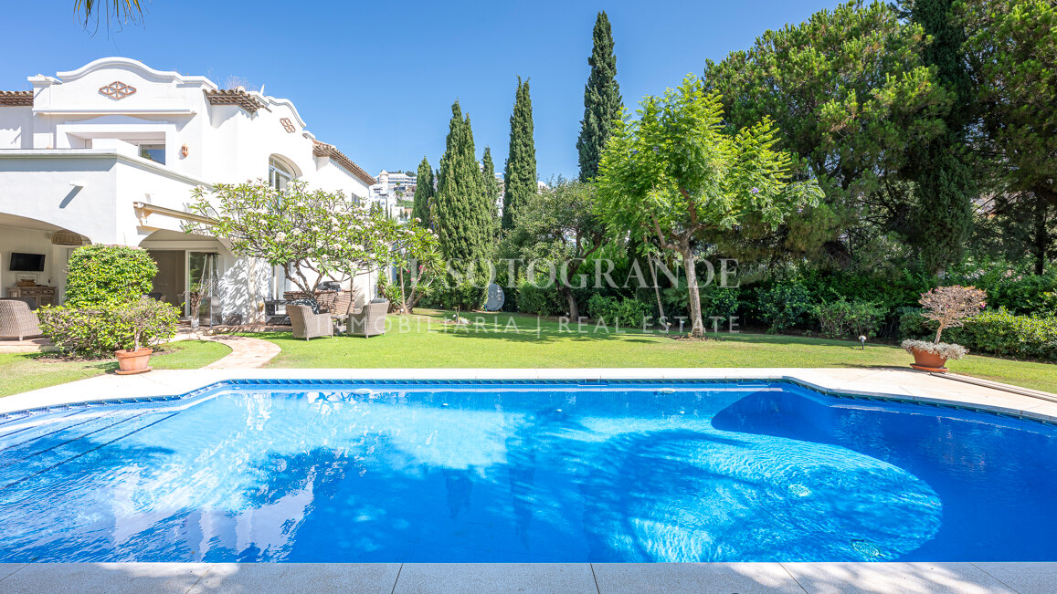 Frontline golf 5-bed villa in La Reserva de La Quinta
