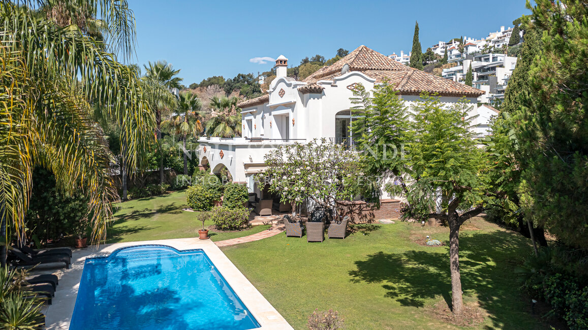 Frontline golf 5-bed villa in La Reserva de La Quinta