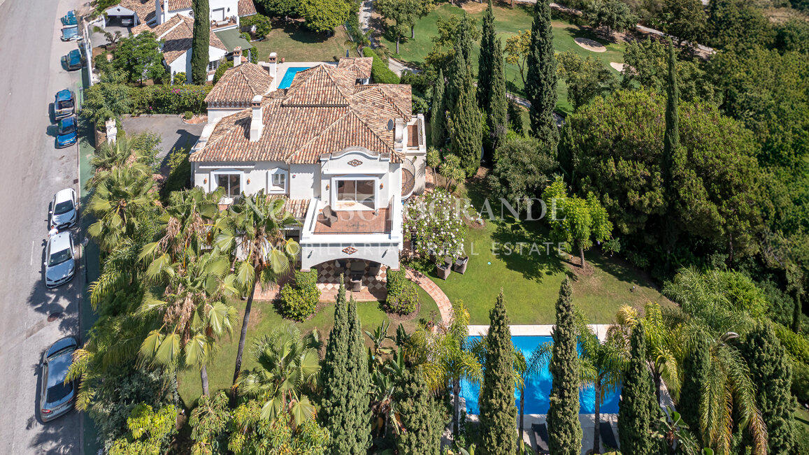 Frontline golf 5-bed villa in La Reserva de La Quinta