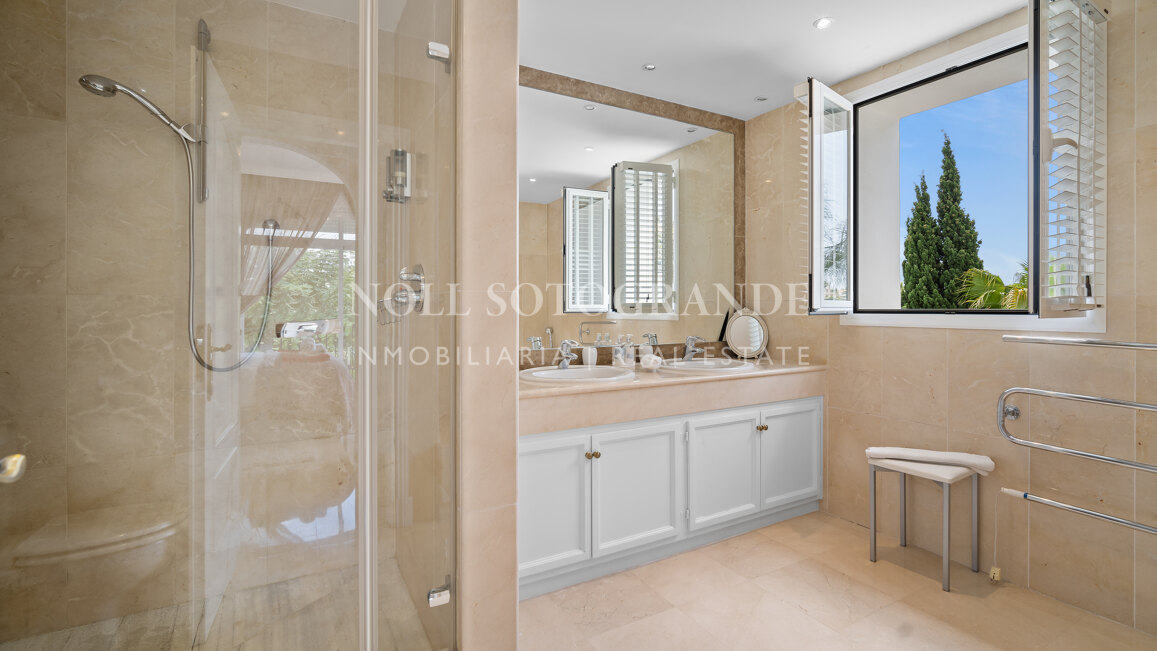 Villa zum Verkauf in La Reserva de la Quinta, Benahavis