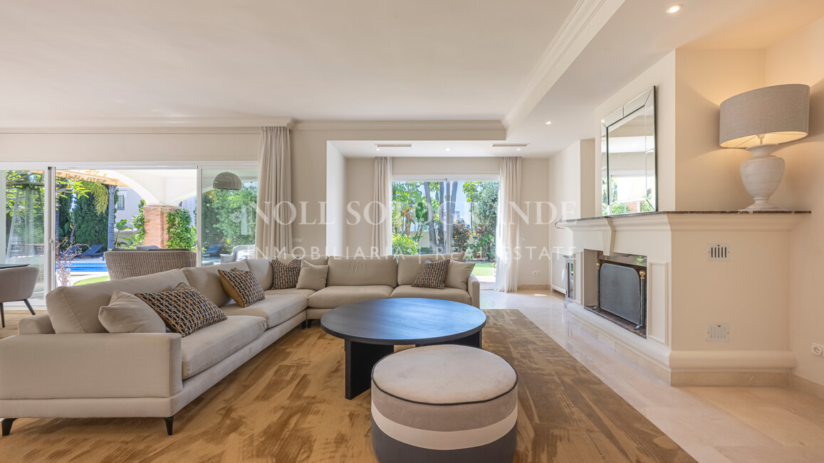 Frontline golf 5-bed villa in La Reserva de La Quinta