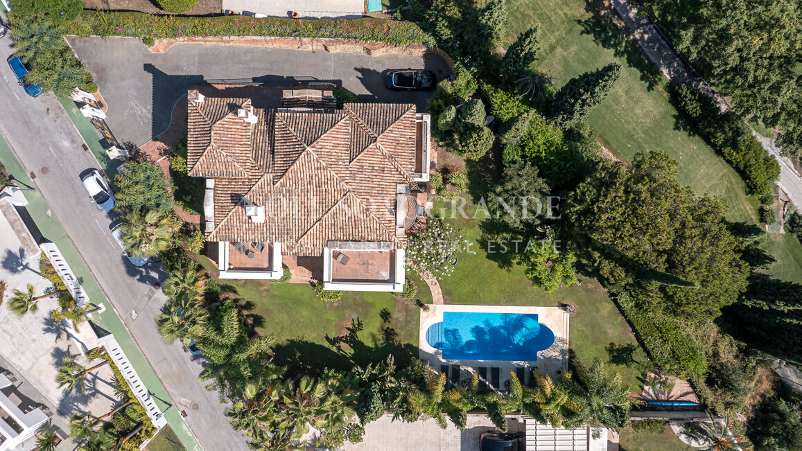 Frontline golf 5-bed villa in La Reserva de La Quinta