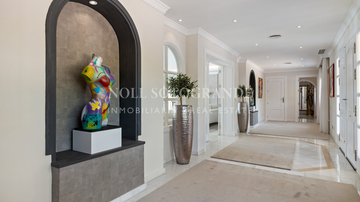 Marbella Villa in La Cerquilla, in The Golf Valley of Nueva Andalucia