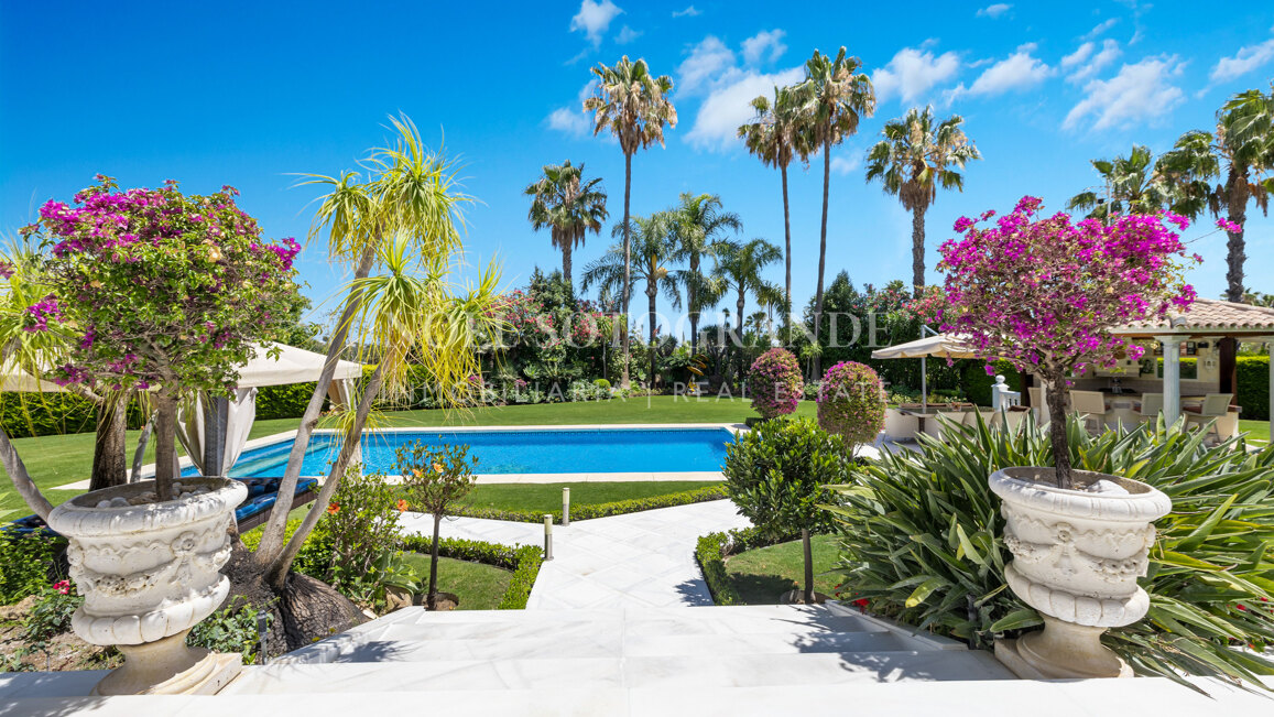 Marbella Villa in La Cerquilla, in The Golf Valley of Nueva Andalucia