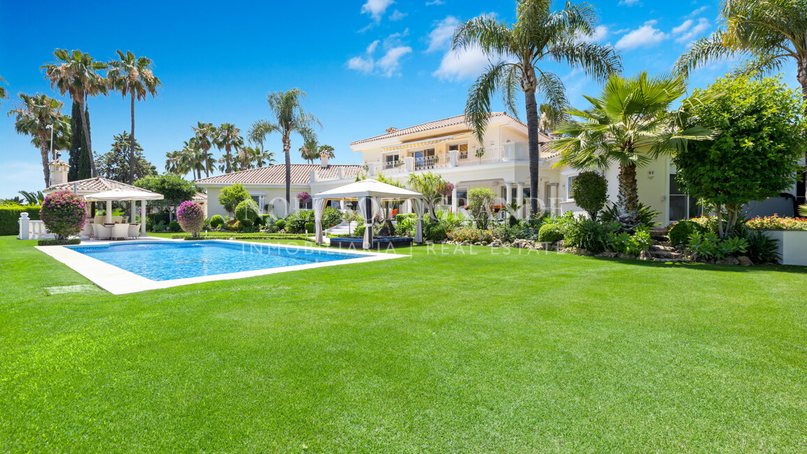 Marbella Villa in La Cerquilla, in The Golf Valley of Nueva Andalucia