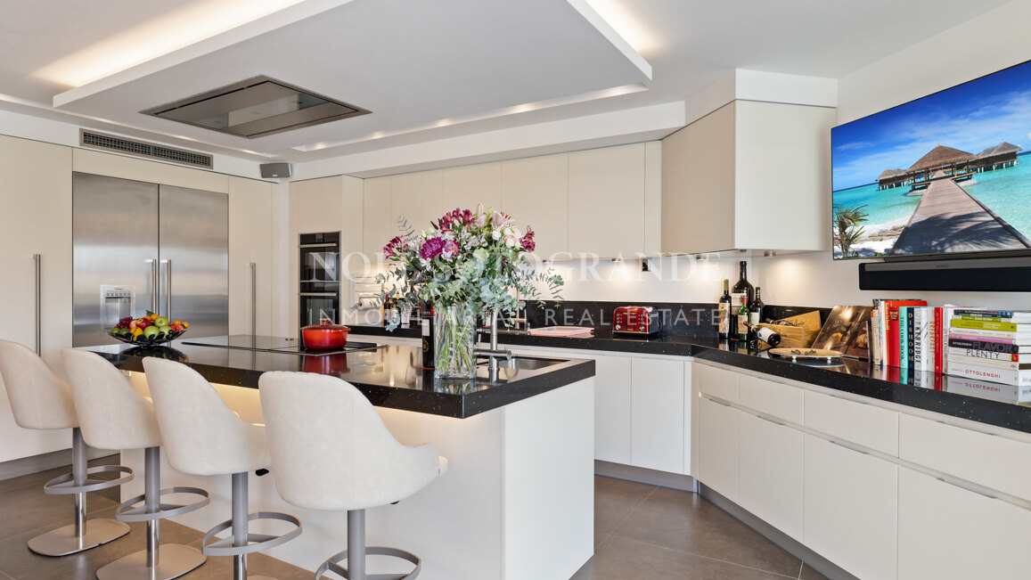 Marbella Villa in La Cerquilla, in The Golf Valley of Nueva Andalucia