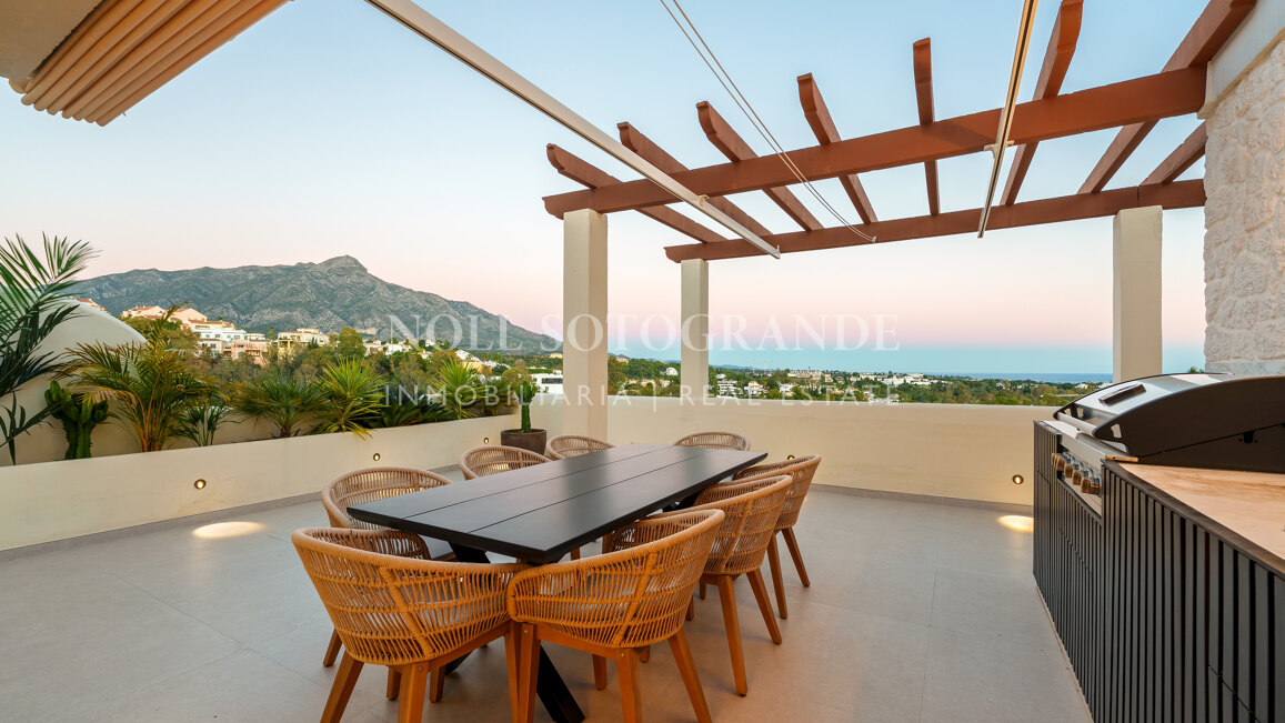 Fully renovated duplex penthouse with sea, lake and mountain views in Nueva Andalucia, Marbella