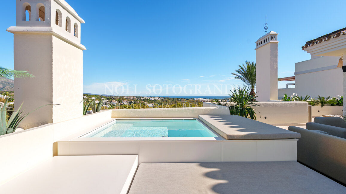 Fully renovated duplex penthouse with sea, lake and mountain views in Nueva Andalucia, Marbella