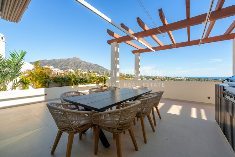 Fully renovated duplex penthouse with sea, lake and mountain views in Nueva Andalucia, Marbella