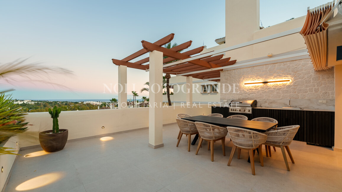 Fully renovated duplex penthouse with sea, lake and mountain views in Nueva Andalucia, Marbella