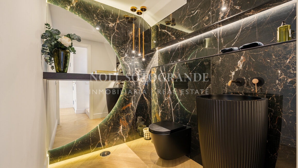 Fully renovated duplex penthouse with sea, lake and mountain views in Nueva Andalucia, Marbella