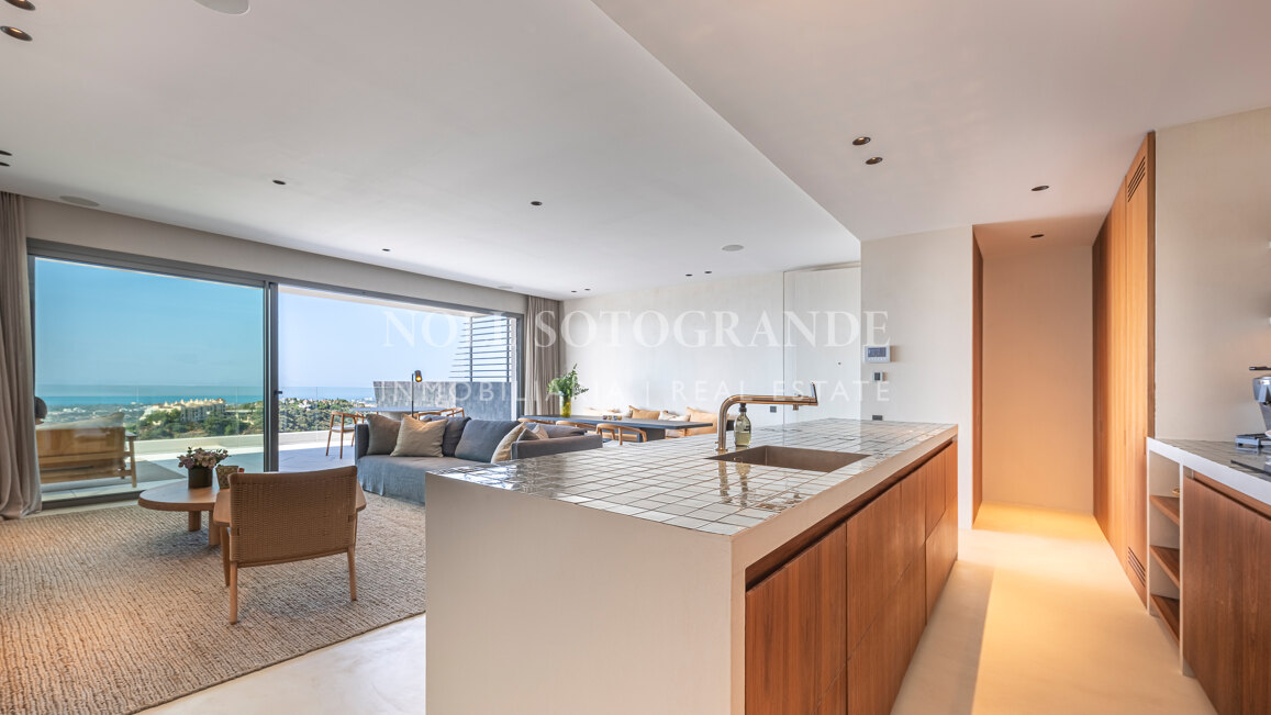Contemporary apartment with open sea and golf views in La Quinta, Benahavis