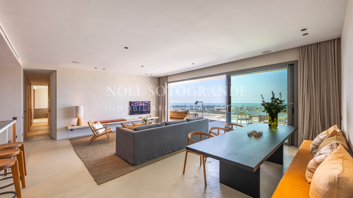 Contemporary apartment with open sea and golf views in La Quinta, Benahavis