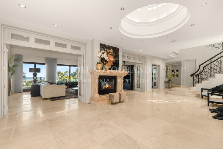 Villa en venta en El Herrojo, Benahavis