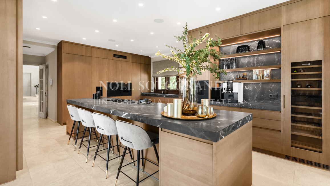 Villa zum Verkauf in El Herrojo, Benahavis