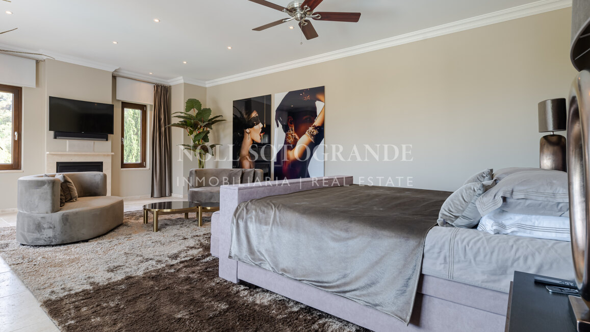 Villa zum Verkauf in El Herrojo, Benahavis