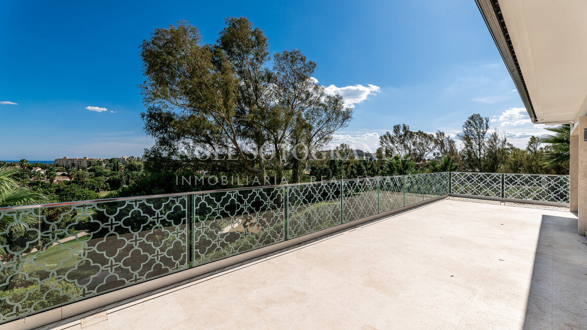 Villa zum Verkauf in Los Naranjos, Nueva Andalucia
