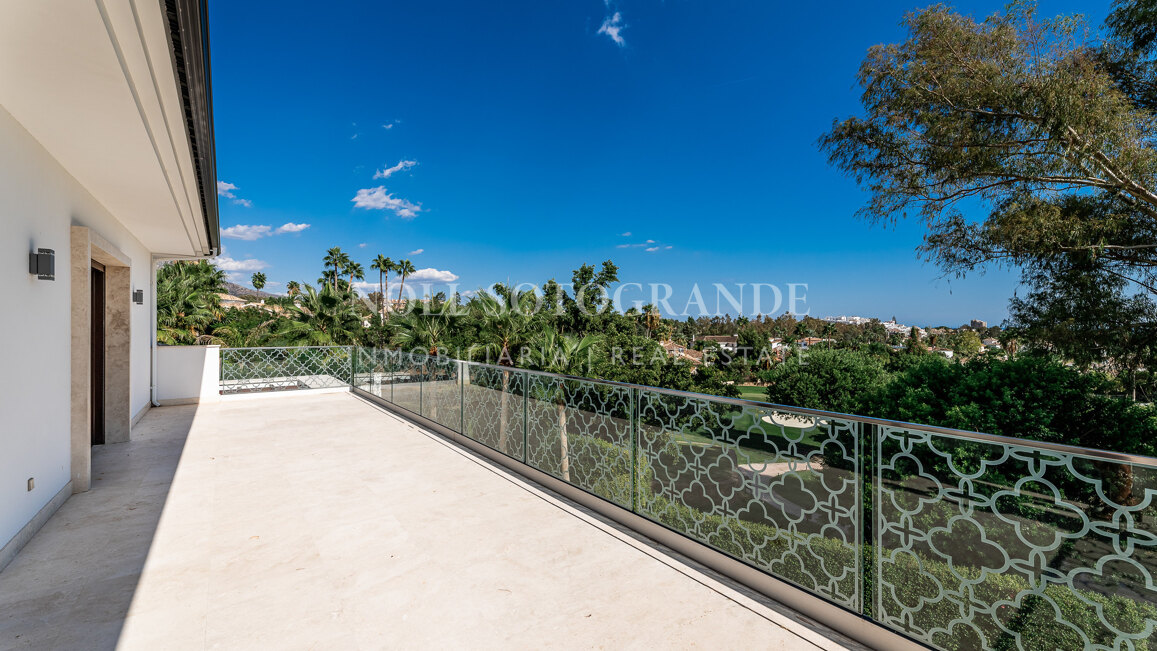 Villa zum Verkauf in Los Naranjos, Nueva Andalucia
