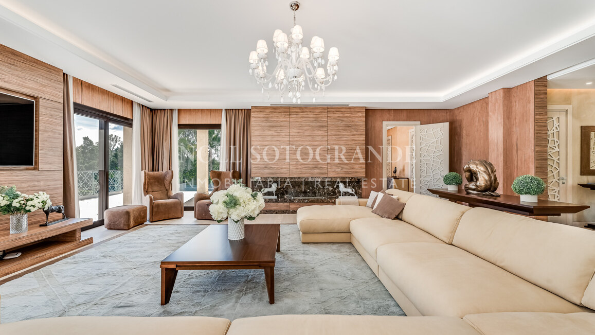 Villa zum Verkauf in Los Naranjos, Nueva Andalucia