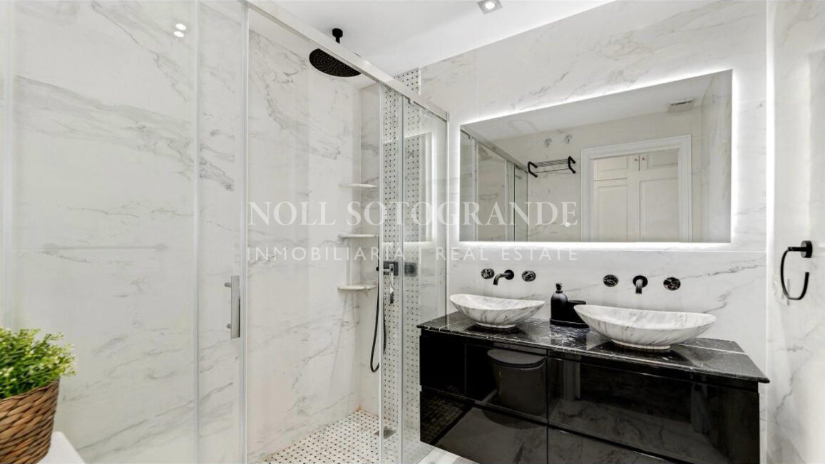 Ground Floor Apartment for sale in Marbella Real, Marbella Golden Mile