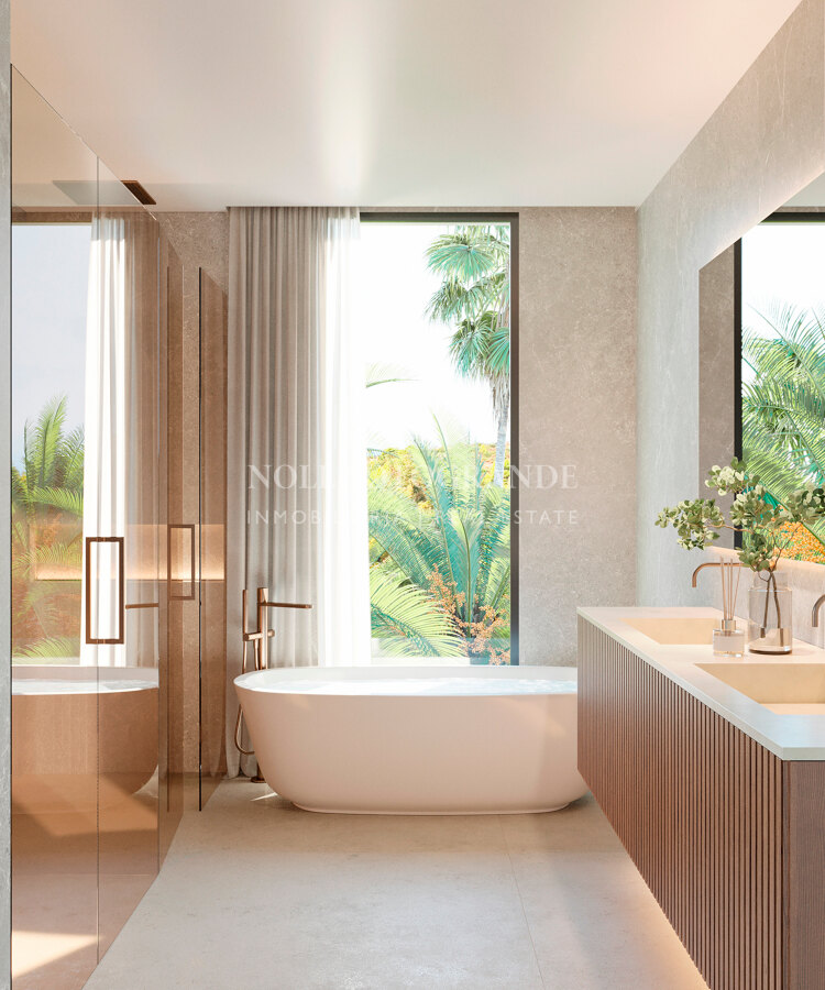 Villa for sale in Las Brisas, Nueva Andalucia