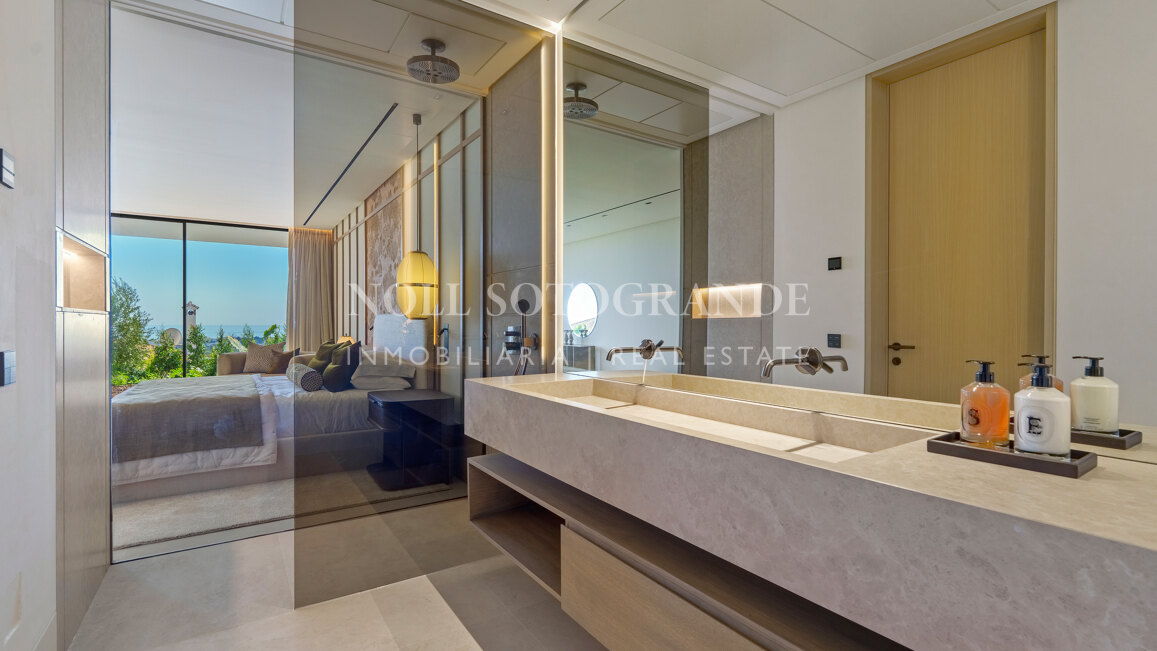 Villa for sale in El Herrojo, Benahavis