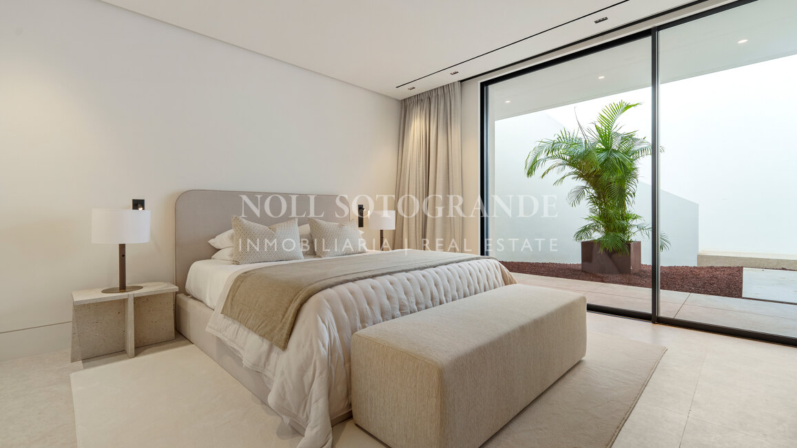 Villa for sale in El Herrojo, Benahavis