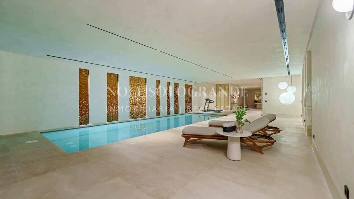 Villa for sale in El Herrojo, Benahavis