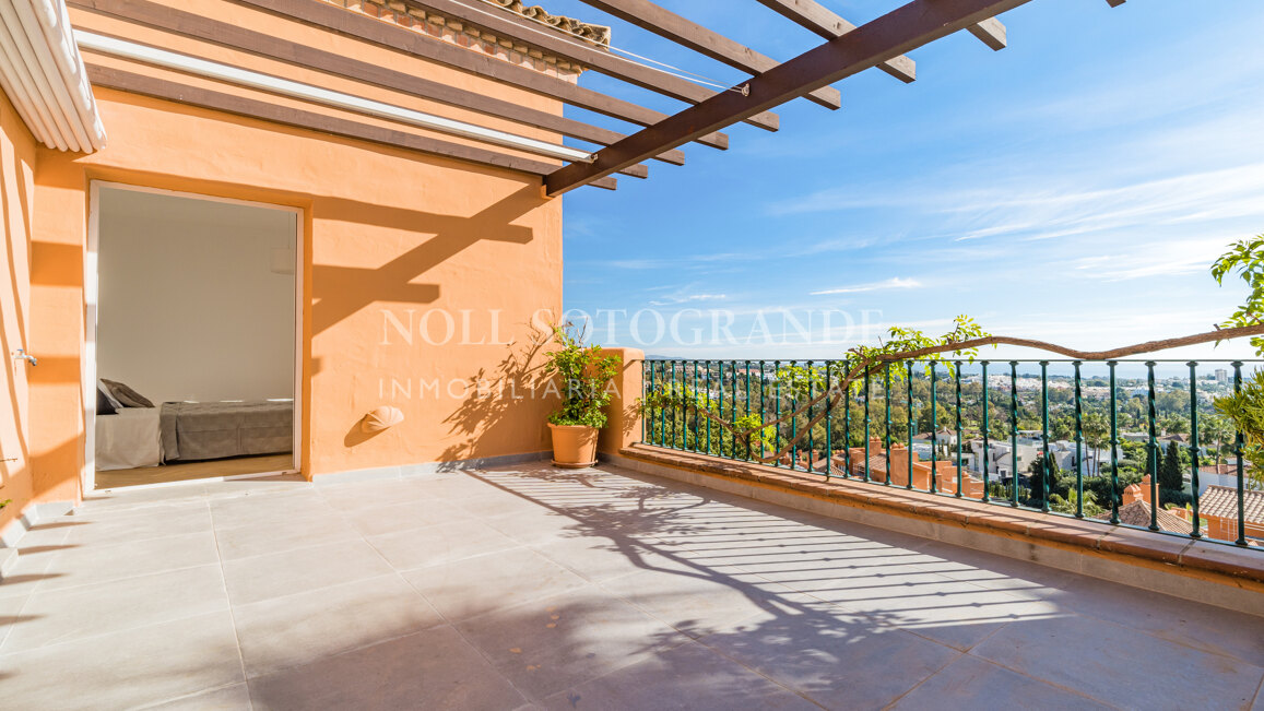 South facing penthouse with panoramic views at the highest point in Nueva Andalucia´s Golf Valley, Marbella