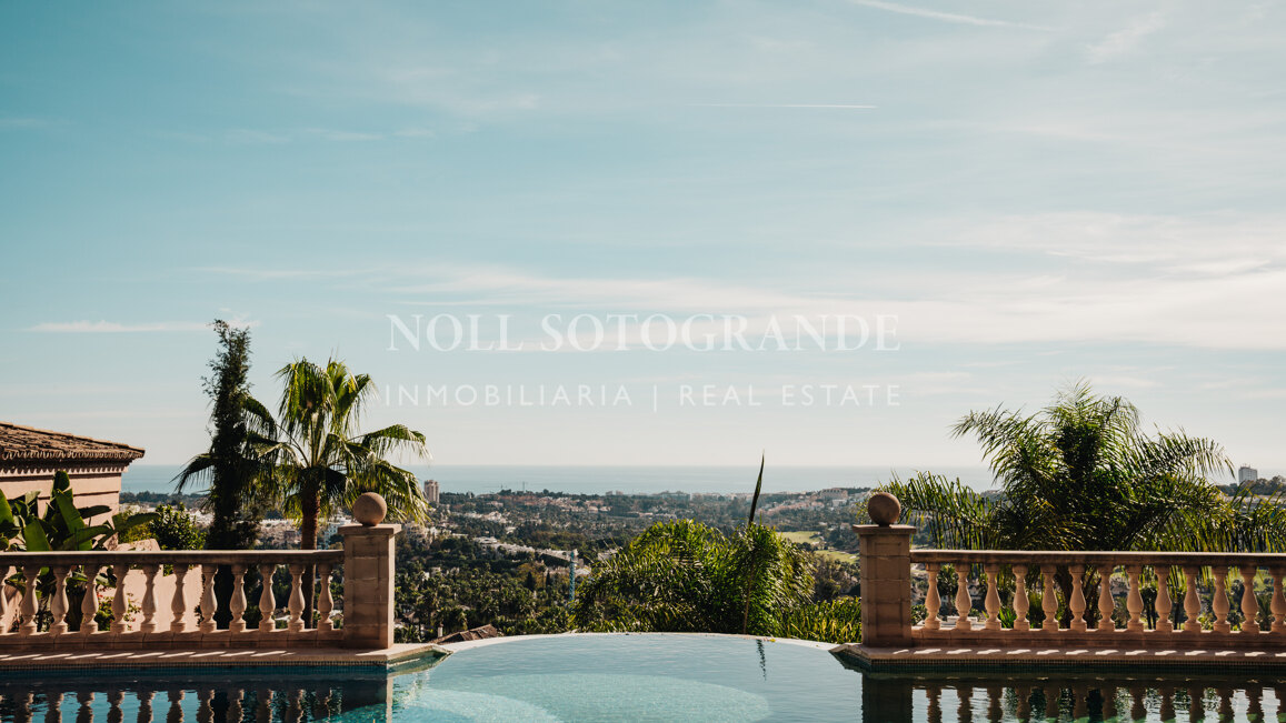 South facing penthouse with panoramic views at the highest point in Nueva Andalucia´s Golf Valley, Marbella