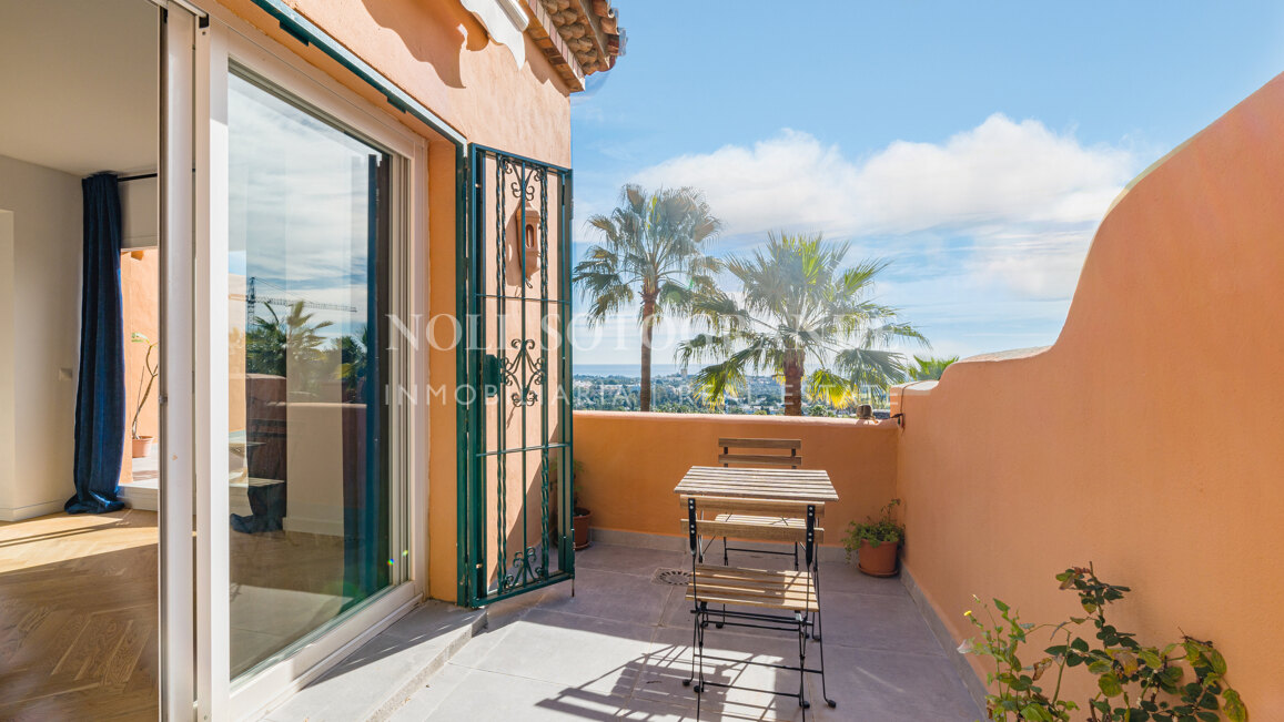 South facing penthouse with panoramic views at the highest point in Nueva Andalucia´s Golf Valley, Marbella