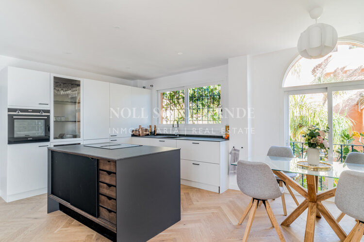 South facing penthouse with panoramic views at the highest point in Nueva Andalucia´s Golf Valley, Marbella