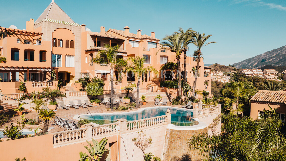 South facing penthouse with panoramic views at the highest point in Nueva Andalucia´s Golf Valley, Marbella