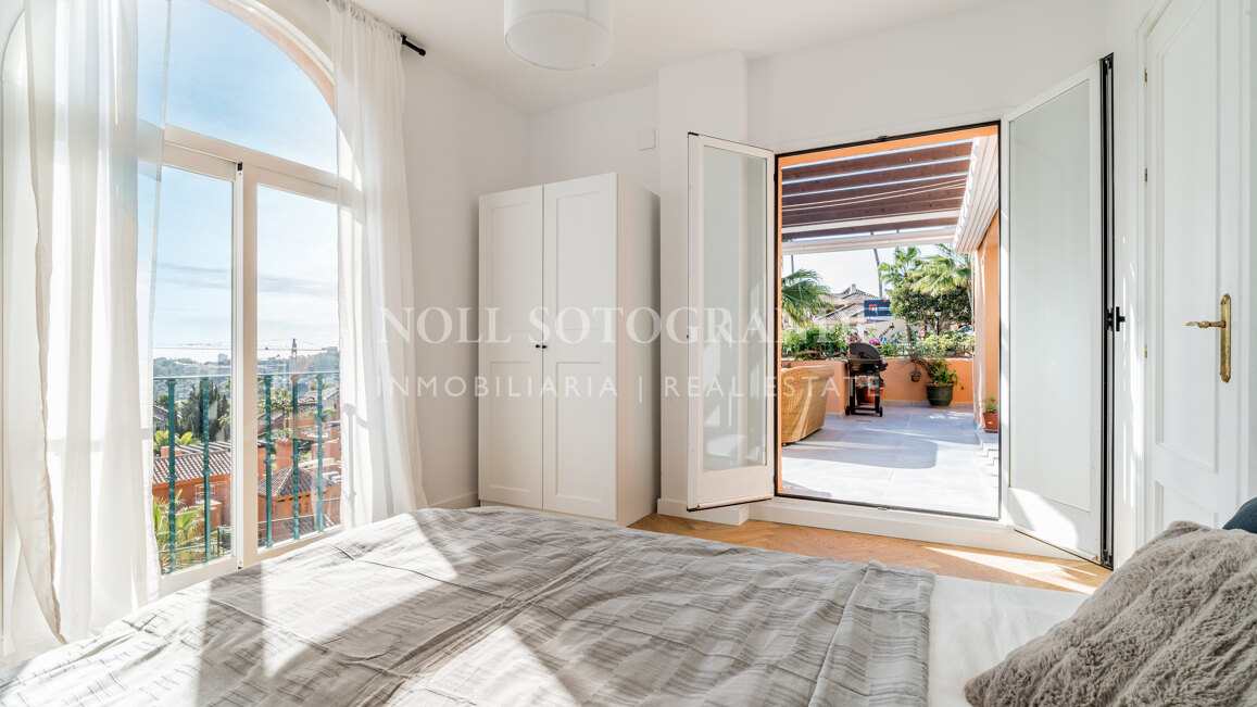 South facing penthouse with panoramic views at the highest point in Nueva Andalucia´s Golf Valley, Marbella